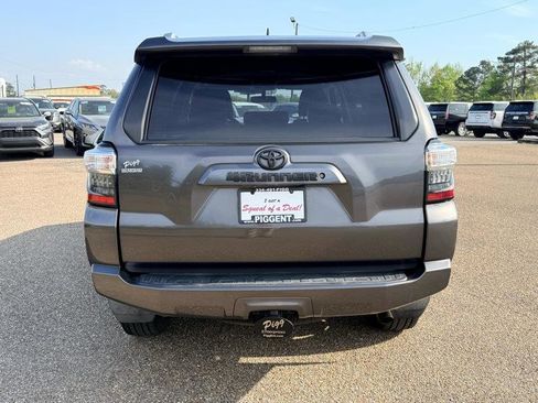 Used 2016 Toyota 4Runner SR5 image 12