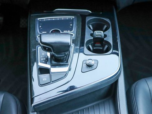 Used 2017 Audi Q7 3.0T Premium Plus w/ Premium Plus Package image 38