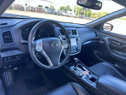 Used 2017 Nissan Altima 3.5 SL w/ 3.5SL Technology Package FWD image 9