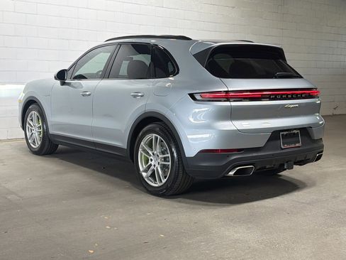 Certified 2026 Porsche Cayenne E-Hybrid AWD/4WD image 3