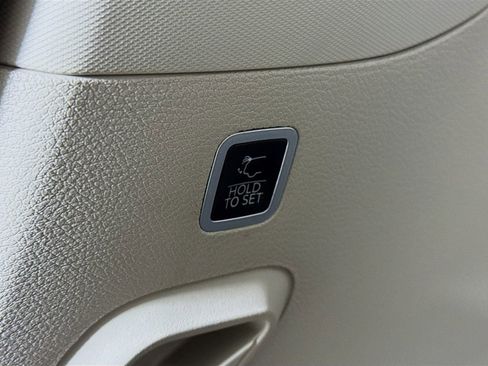 Used 2022 Jeep Wagoneer Series III w/ Flexible Seating Group image 31