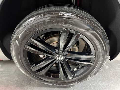Used 2022 Volkswagen Atlas Cross Sport SEL R-Line AWD/4WD image 12