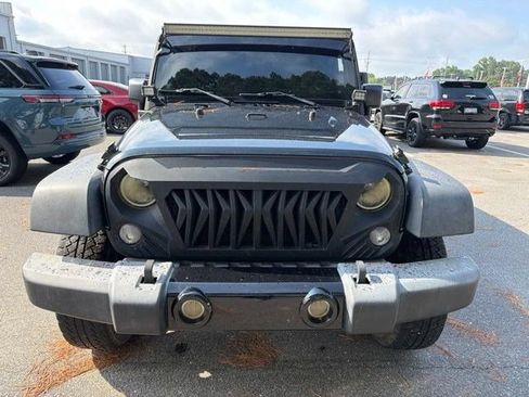 Used 2017 Jeep Wrangler Unlimited Sport AWD/4WD image 2