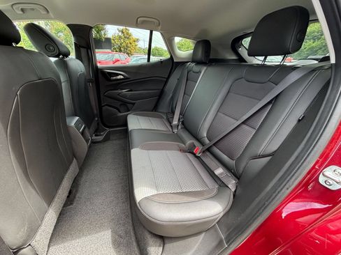 Used 2025 Chevrolet Trax LT FWD image 33