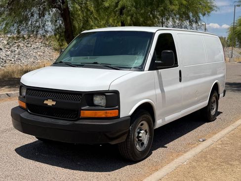Used 2017 Chevrolet Express 2500 RWD image 1