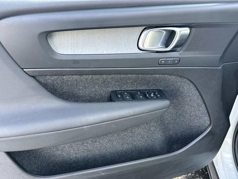 Used 2025 Volvo XC40 B5 Plus image 16