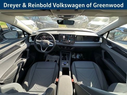 New 2025 Volkswagen Tiguan SE image 11