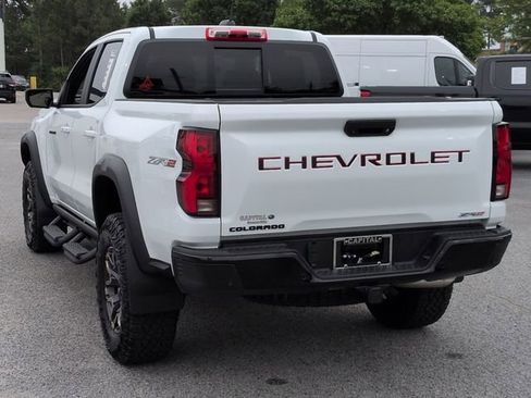 Used 2024 Chevrolet Colorado ZR2 w/ Technology Package AWD/4WD image 5