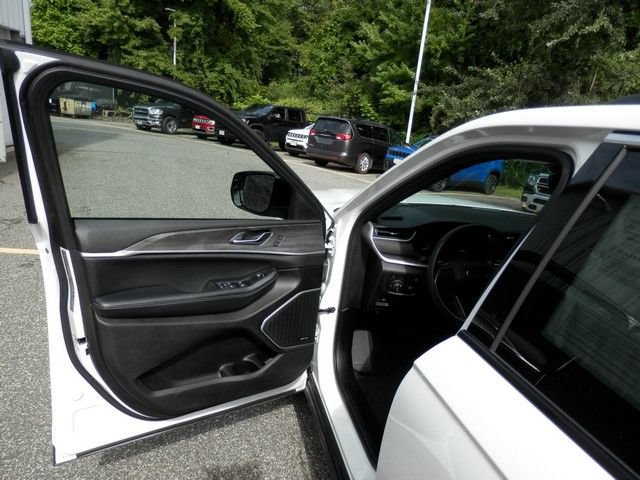 Used 2024 Jeep Grand Cherokee Limited 4xe AWD/4WD image 15