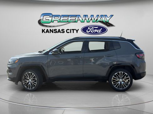 Used 2022 Jeep Compass Limited w/ Elite Group AWD/4WD image 4