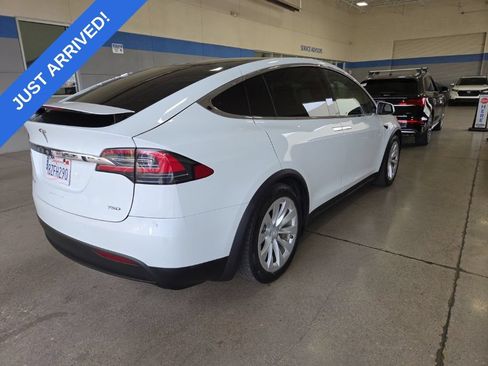 Used 2018 Tesla Model X 75D AWD/4WD image 3