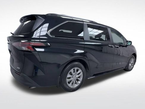 Certified 2025 Toyota Sienna XLE w/ XLE Plus Package AWD/4WD image 8