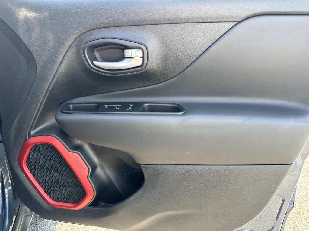 Used 2023 Jeep Renegade Trailhawk AWD/4WD image 22