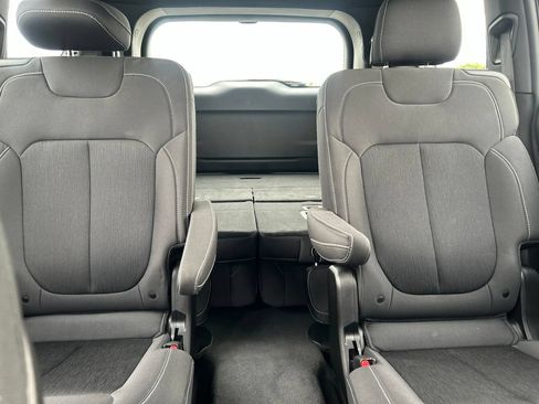 Used 2025 Jeep Grand Cherokee L Laredo RWD image 17
