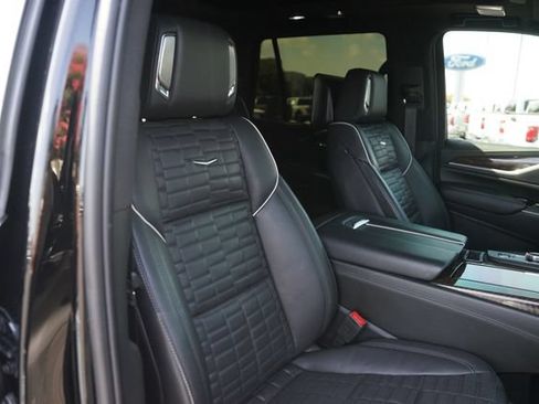 Used 2023 Cadillac Escalade Sport Platinum w/ LPO, ONYX Package AWD/4WD image 22