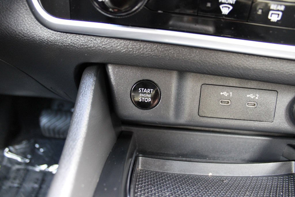 Used 2024 Nissan Rogue S AWD/4WD image 18