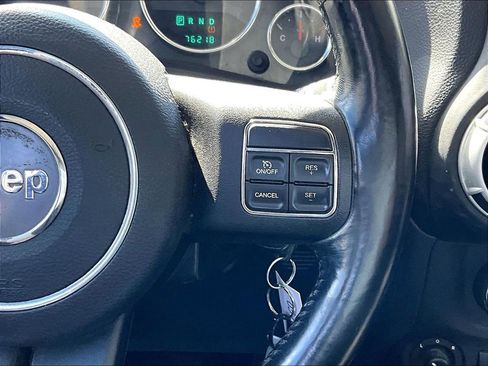 Used 2012 Jeep Wrangler Unlimited Rubicon w/ Dual Top Group AWD/4WD image 15