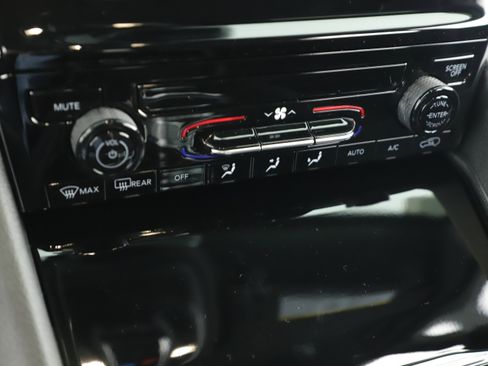 New 2025 Jeep Grand Cherokee Laredo image 15