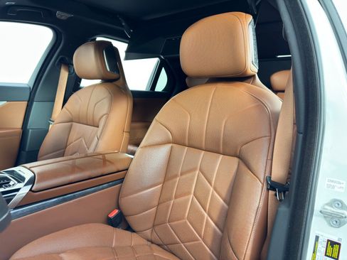 Used 2023 BMW i7 xDrive60 image 49