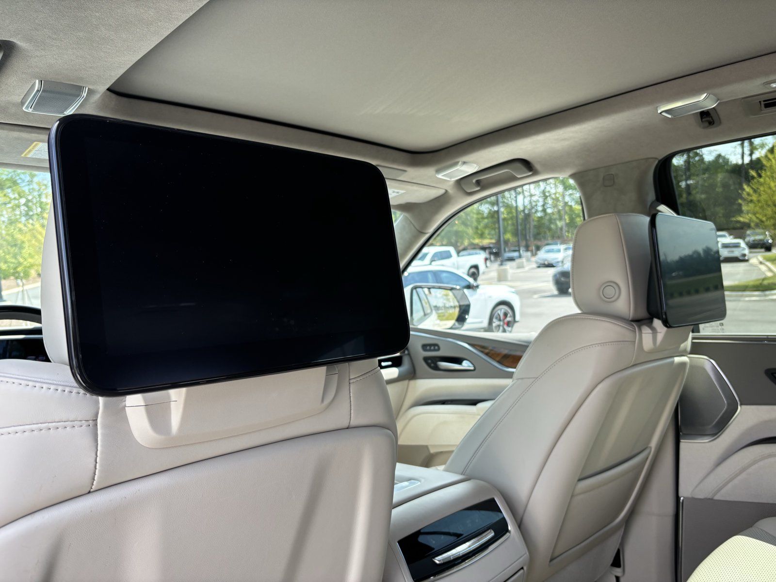 Used 2024 Cadillac Escalade Sport Platinum w/ LPO, ONYX Package AWD/4WD image 28