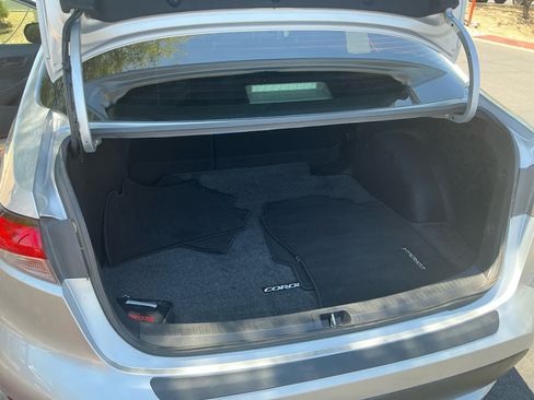Used 2022 Toyota Corolla LE w/ Carpet Mat Package (TMS) FWD image 32