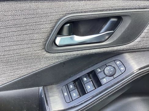 Used 2021 Nissan Rogue SV image 24