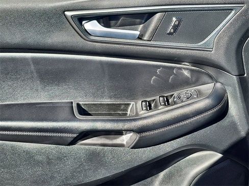 Used 2024 Ford Edge SE image 18