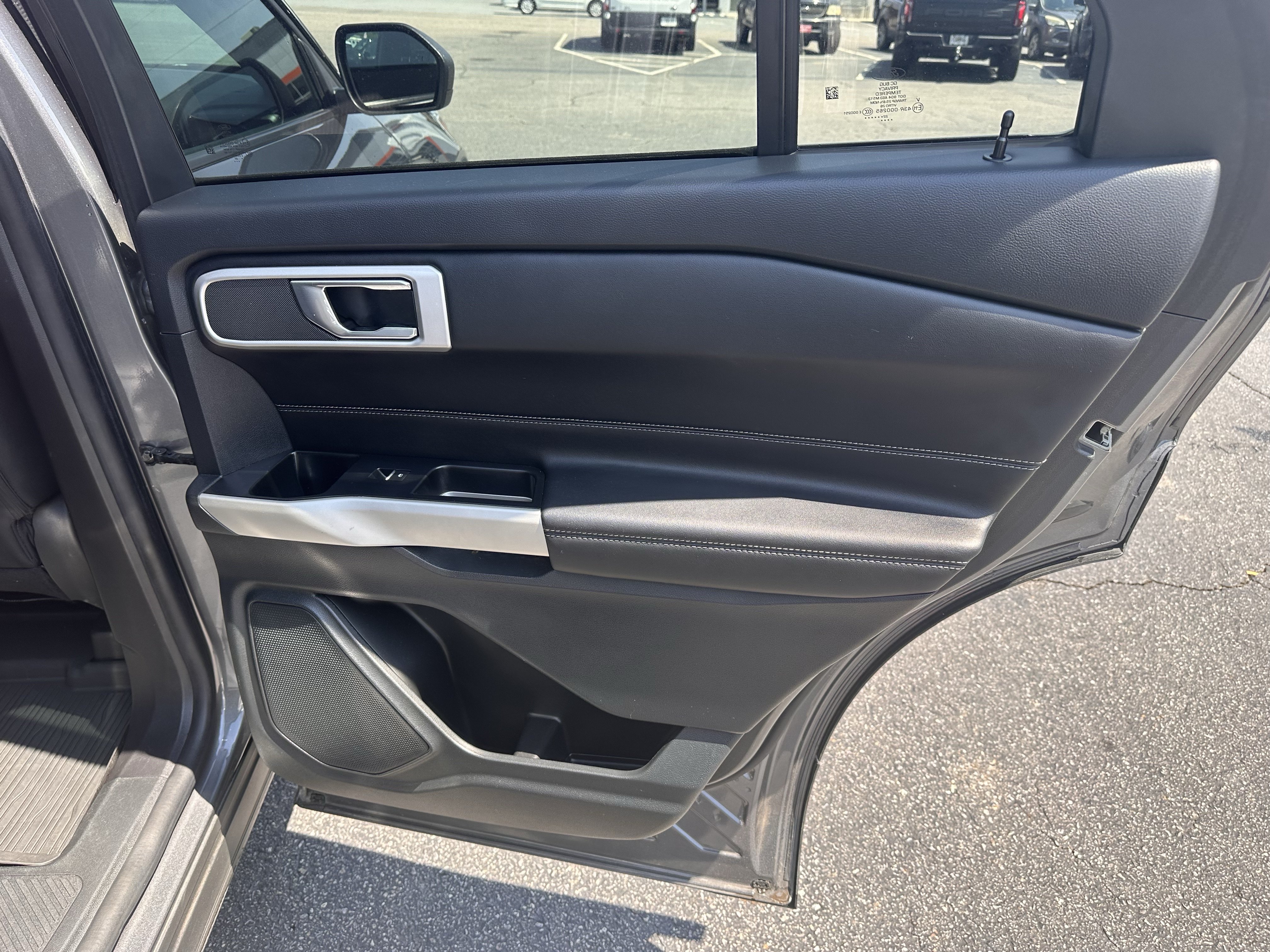 Used 2022 Ford Explorer XLT AWD/4WD image 15