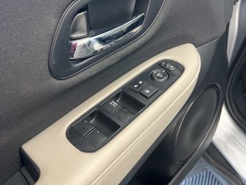 Used 2021 Honda HR-V LX image 5