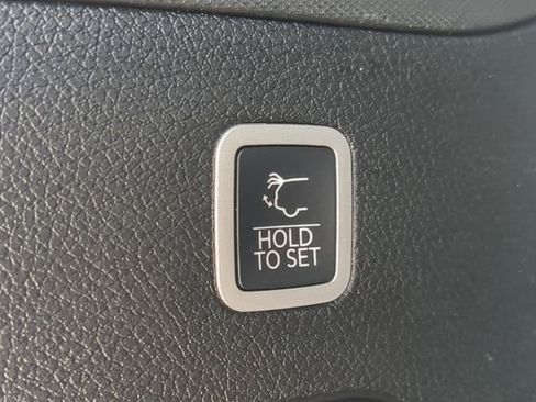 Used 2024 Jeep Wagoneer Series II w/ Flexible Seating Group image 13