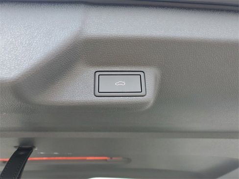 New 2025 Volkswagen ID. Buzz 1st Edition image 7