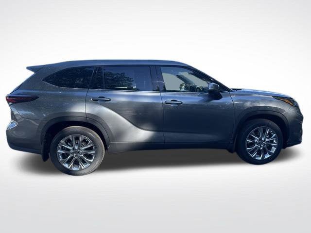 New 2026 Toyota Highlander Limited AWD/4WD image 9