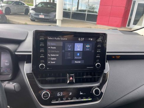 Used 2021 Toyota Corolla LE FWD image 15