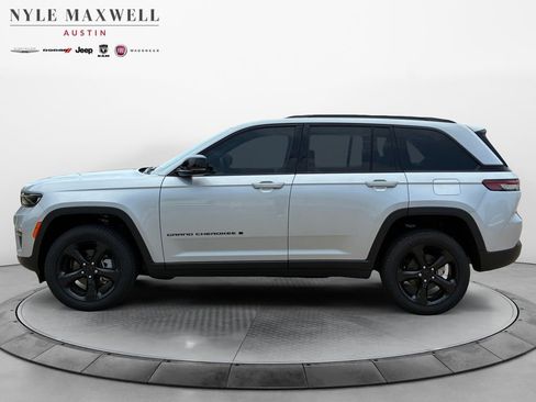 New 2025 Jeep Grand Cherokee Limited w/ Black Appearance Package RWD image 14