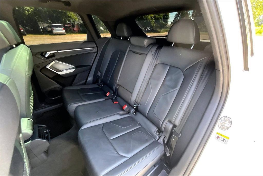 Used 2021 Audi Q3 2.0T Premium w/ Convenience Package AWD/4WD image 21