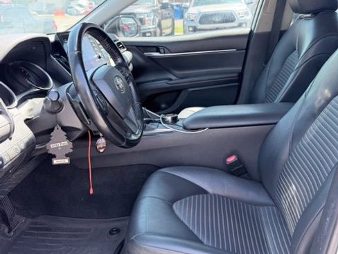 Used 2021 Toyota Camry SE FWD image 3