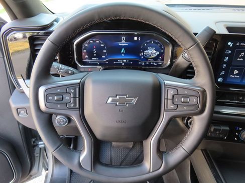 Used 2024 Chevrolet Silverado 2500 ZR2 w/ Technology Package AWD/4WD image 26