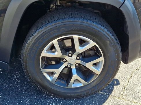 Used 2014 Jeep Cherokee Trailhawk AWD/4WD image 9
