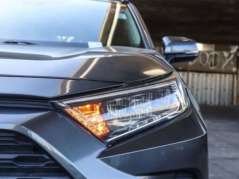 Used 2020 Toyota RAV4 XLE w/ Carpet Mat Package image 7