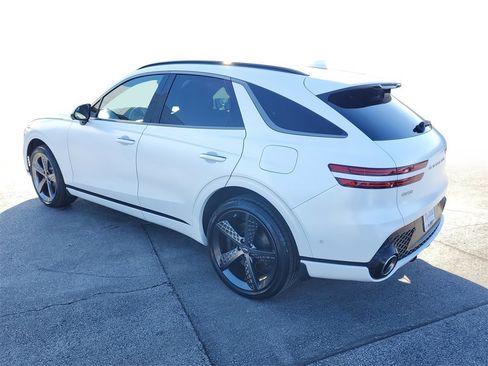 Used 2023 Genesis GV70 2.5T w/ Sport Prestige Package image 4