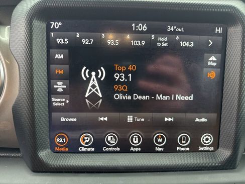 Used 2020 Jeep Wrangler Unlimited Sahara w/ Uconnect 4C Nav & Sound Group image 15