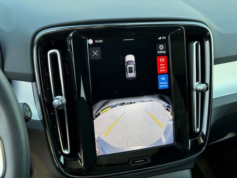 Certified 2024 Volvo XC40 B5 Core AWD/4WD image 29