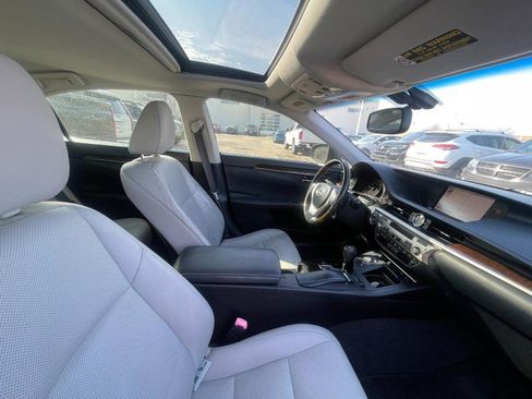 Used 2014 Lexus ES 350 w/ Luxury Package FWD image 4