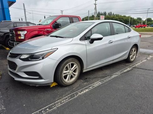 Used 2018 Chevrolet Cruze LT w/ LT Convenience Package FWD image 5
