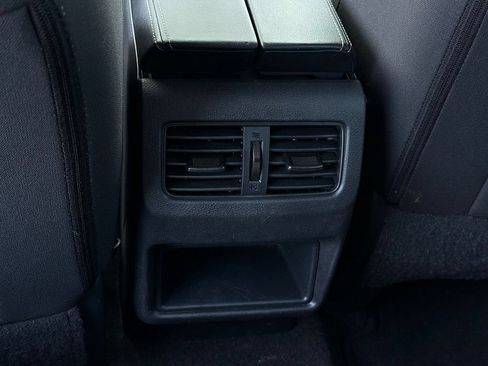 Used 2024 Nissan Rogue S FWD image 11
