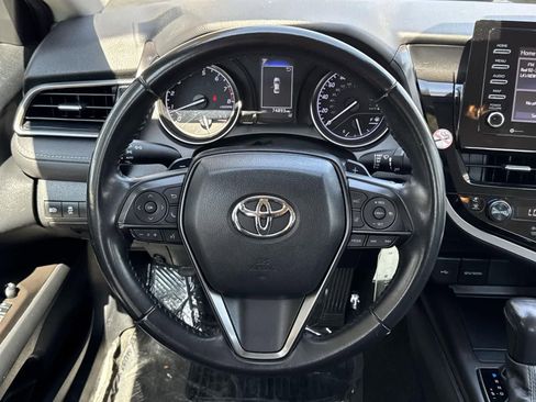 Used 2022 Toyota Camry SE image 9