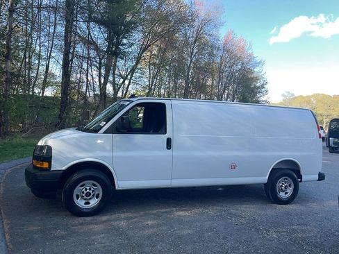 Used 2025 GMC Savana 3500 Extended RWD image 5