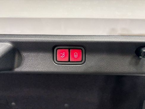 Used 2023 Mercedes-Benz EQE 500 4MATIC Sedan w/ Pinnacle Trim Package image 33