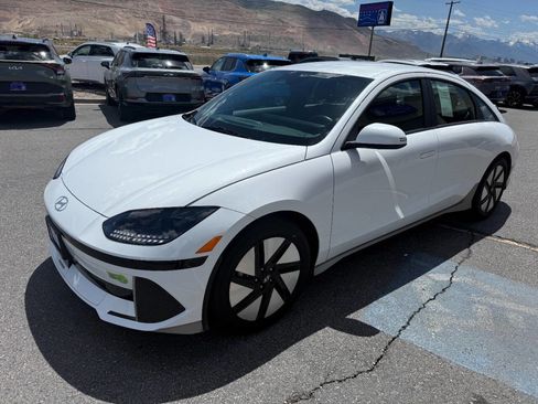 Used 2023 Hyundai Ioniq 6 SE AWD/4WD image 2