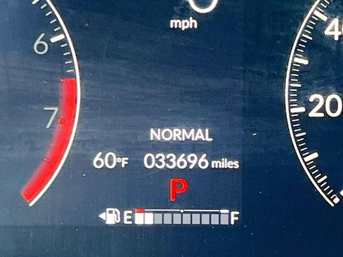 Used 2023 Honda Pilot Touring image 12